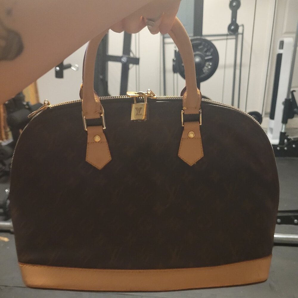 Vintage monogrammed hand bag